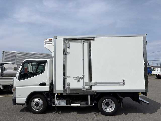 三菱ふそう キャンター 小型 冷蔵冷凍バン 2PG-FBAV0(105256) 5枚目