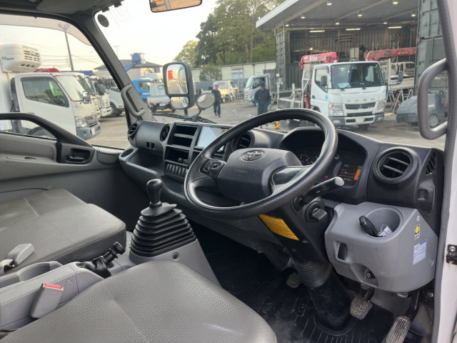 トヨタ ダイナ 小型 平ボディ（クレーン付） 2RG-XZU710(105393) 33枚目