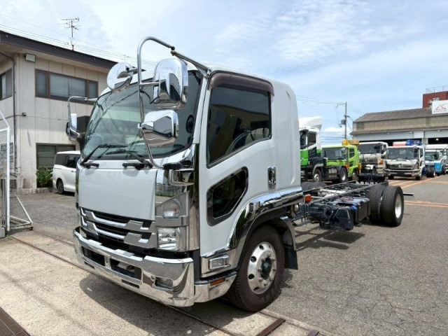 UDトラックス（日産） コンドル 増トン キャブ付きシャーシ 2RG-BTR90V2(109501) 1枚目