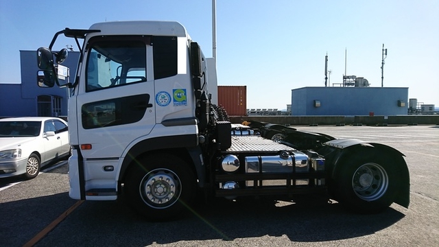 UDトラックス（日産） クオン 大型 トラクタ LKG-GK5XAB(2207) 2枚目