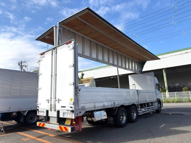 UDトラックス（日産） クオン 大型 ウィング 2PG-CD5CA(112786) 7枚目