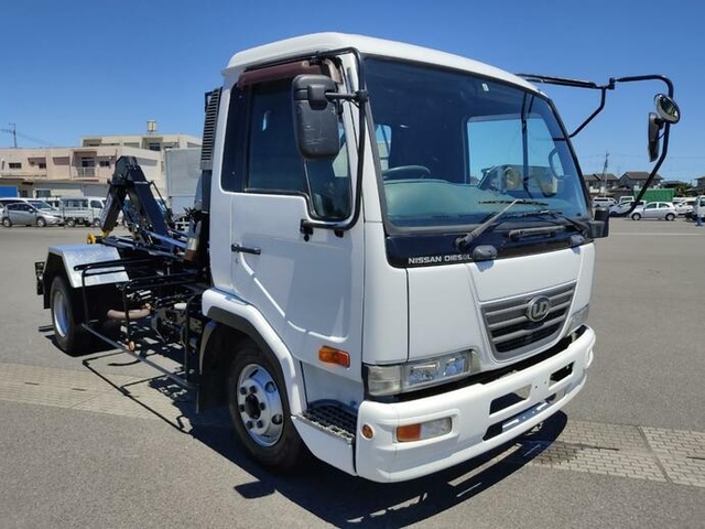 UDトラックス（日産） コンドル 中型 コンテナ専用車 PB-MK36A(12612) 11枚目