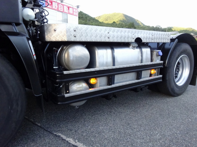 UDトラックス（日産） クオン 大型 トラクタ QKG-GK6XAB(110301) 27枚目