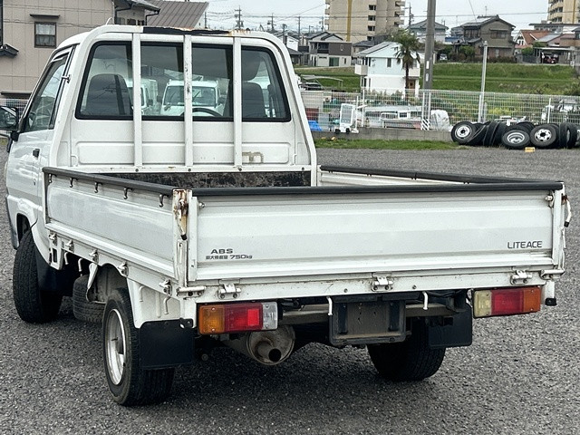 トヨタ ライトエース 小型 平ボディ GK-KM70(104073) 3枚目
