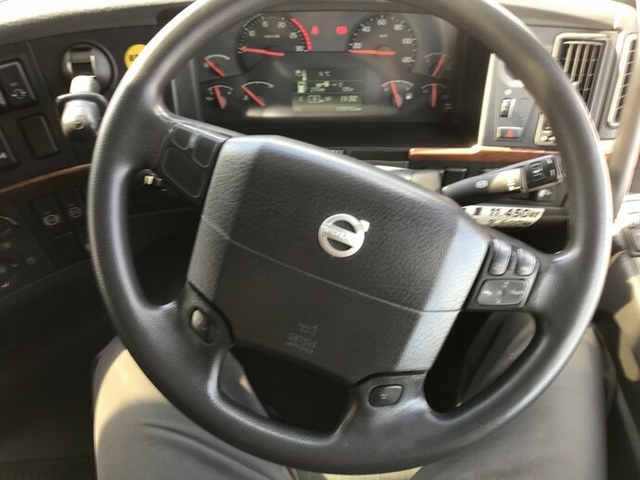 ボルボ その他・不明 大型 トラクタ QKG-H2TEA1(8851) 9枚目