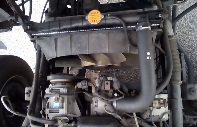 UDトラックス（日産） コンドル 中型 ウィング KK-MK25B(2803) 10枚目