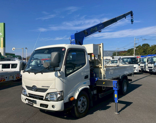 日野 デュトロ 小型 平ボディ（クレーン付） TKG-XZU6527M(96112) 1枚目