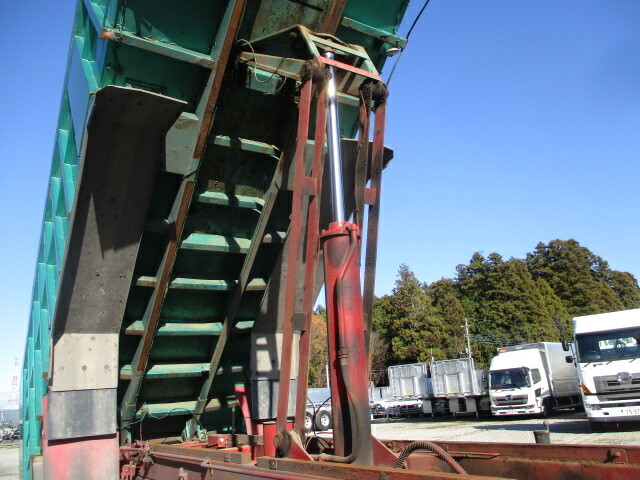 いすゞ ギガ 大型 深ダンプ（土砂禁） PDG-CYZ52V8(37065) 8枚目