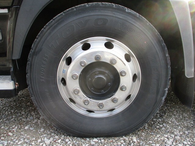 UDトラックス（日産） クオン 大型 トラクタ QPG-GK5XAB(9275) 9枚目
