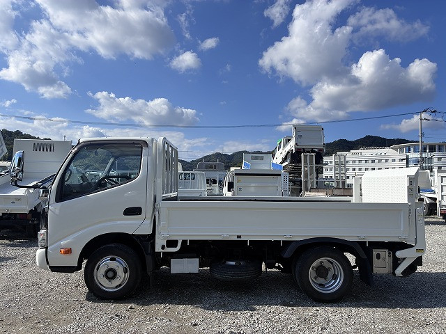 トヨタ トヨエース 小型 平ボディ TKG-XZC605(113130) 4枚目