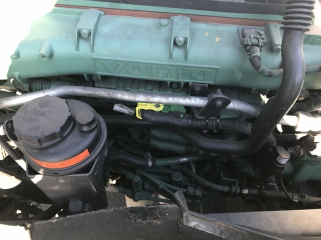 ボルボ その他・不明 大型 トラクタ QKG-H2TEA1(8851) 24枚目