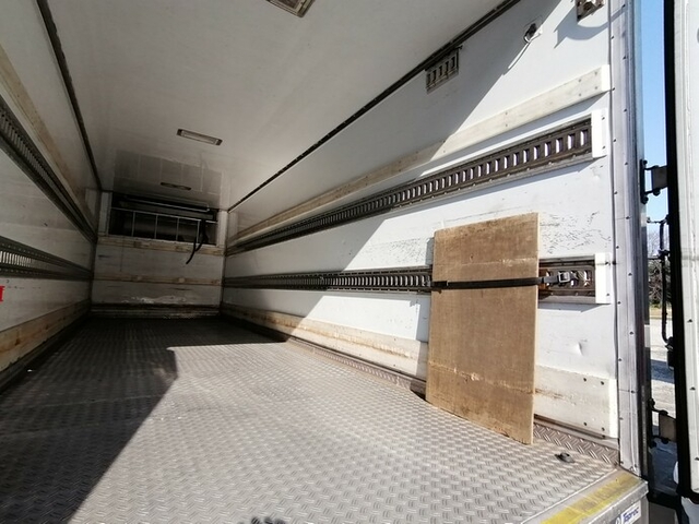 いすゞ フォワード 中型 冷蔵冷凍バン KK-FRR35L4S(5667) 32枚目