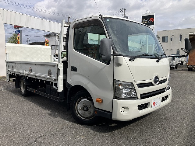 日野 デュトロ 小型 平ボディ SKG-XZU710M(113991) 3枚目