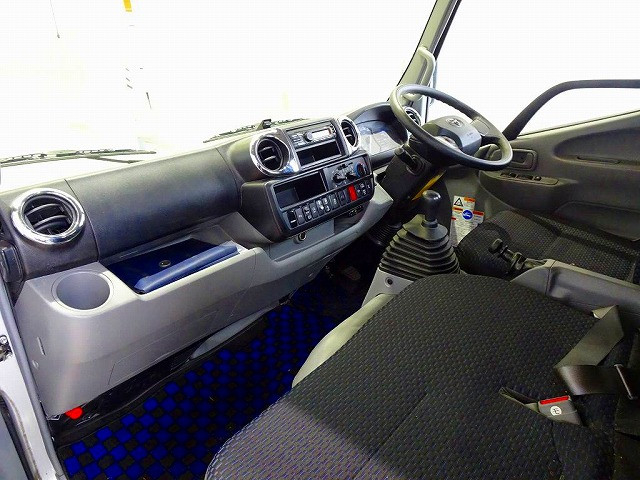 トヨタ ダイナ 小型 平ボディ（クレーン付） 2RG-XZU650(105318) 7枚目