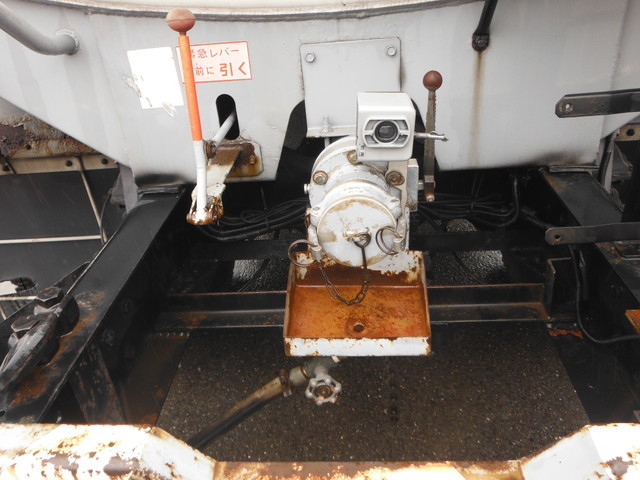 UDトラックス（日産） クオン 大型 タンクローリー KL-CV27E(2194) 16枚目