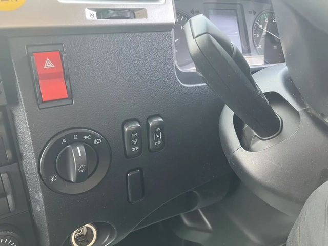三菱ふそう ファイター 増トン 平ボディ（クレーン付） 2KG-FK62FZ(106806) 39枚目
