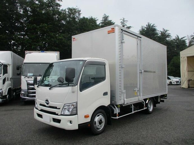 日野 デュトロ 小型 バン 2RG-XZU710M(11704) 1枚目