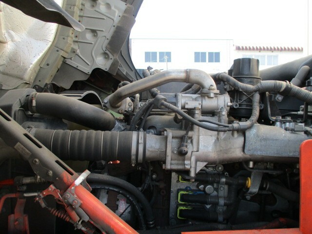 UDトラックス（日産） クオン 大型 冷蔵冷凍バン PKG-CD4ZA(6797) 46枚目