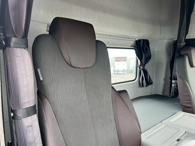 UDトラックス（日産） クオン 大型 トラクタ 2PG-GK5AAB(98159) 19枚目