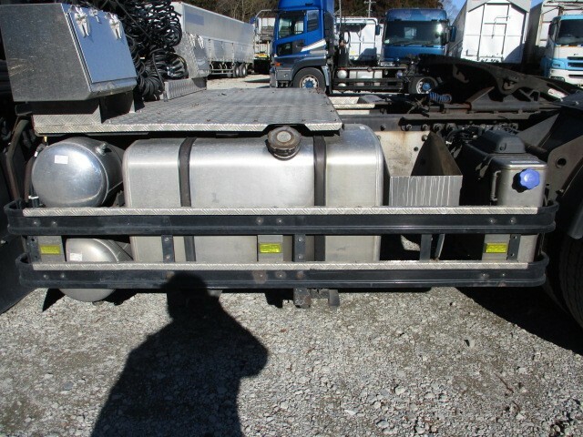 UDトラックス（日産） クオン 大型 トラクタ QKG-GK6XAD(9277) 28枚目