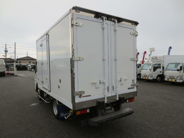 三菱ふそう キャンター 小型 冷蔵冷凍バン 2RG-FBA20(8589) 4枚目