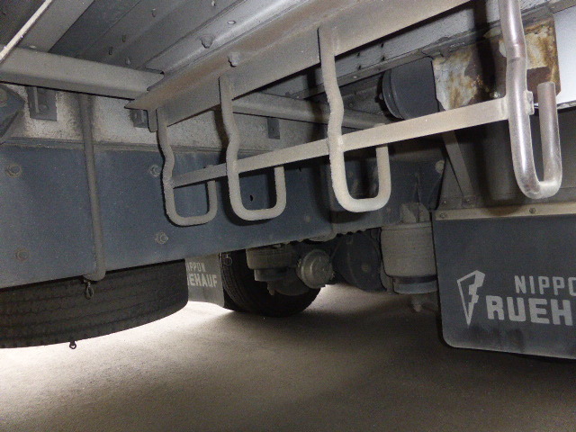UDトラックス（日産） クオン 大型 ウィング KL-CG48R(3042) 14枚目