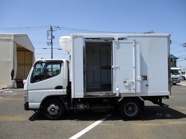 三菱ふそう キャンター 小型 冷蔵冷凍バン TKG-FBA50(10537) 5枚目