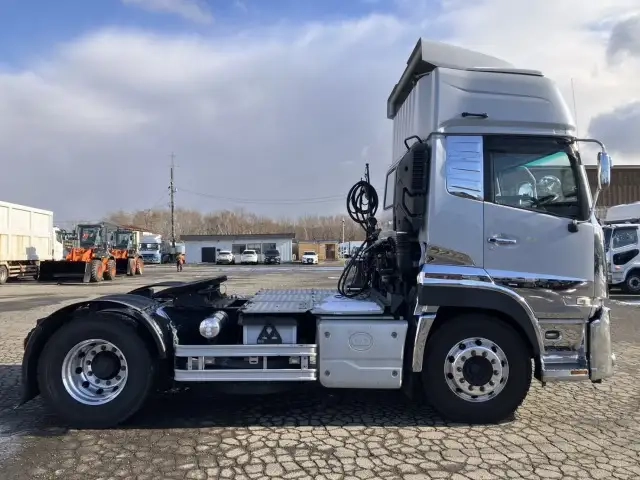 日産自動車 クオン 大型 トラクタ 2PG-GK5AAD(106701) 4枚目