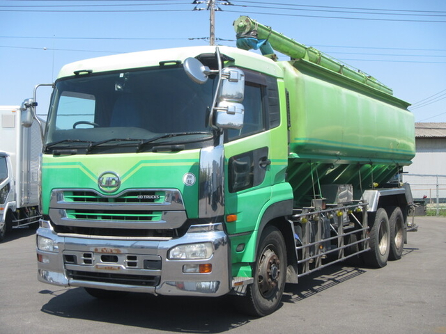 UDトラックス（日産） クオン 大型 粉粒体運搬車 ADG-CW4YL(9668) 1枚目