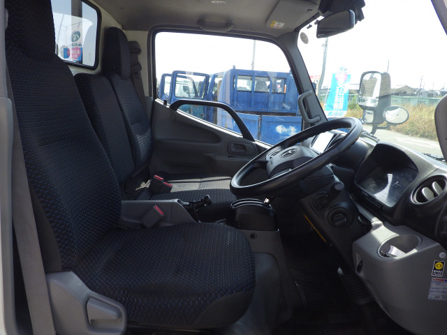 トヨタ トヨエース 小型 平ボディ 2RG-XZC605(110674) 7枚目
