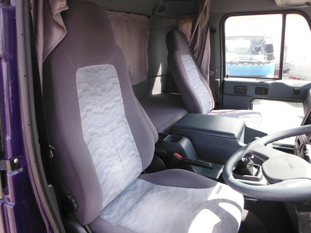 UDトラックス（日産） コンドル 中型 ウィング BDG-PK37C(7921) 12枚目