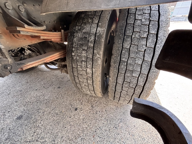 三菱ふそう ファイター 増トン 平ボディ（クレーン付） QKG-FK62FZ(108215) 26枚目