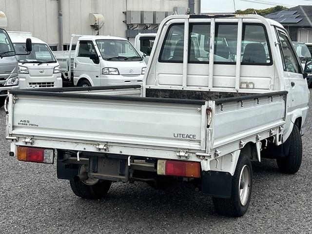 トヨタ ライトエース 小型 平ボディ GK-KM70(104073) 2枚目