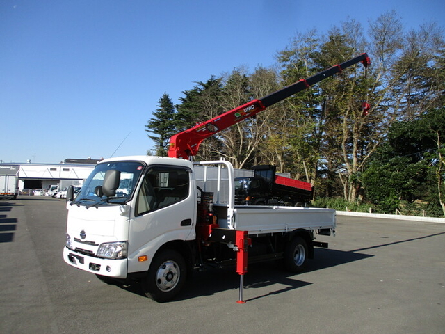 日野 デュトロ 小型 平ボディ（クレーン付） 2RG-XZU650M(9618) 2枚目