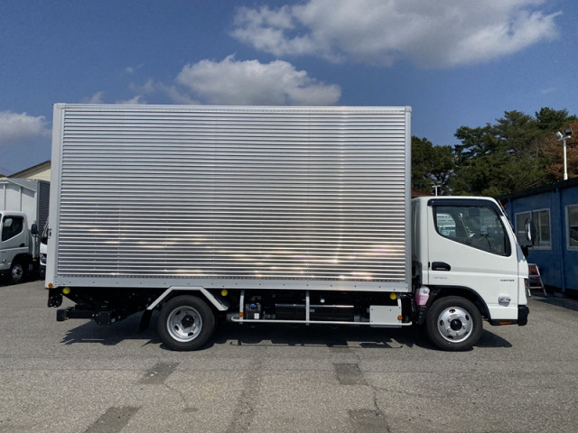 三菱ふそう キャンター 小型 バン 2RG-FEAV0(112582) 5枚目