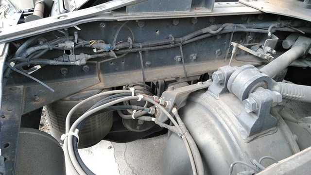 UDトラックス（日産） クオン 大型 トラクタ QKG-GK5XAB(3111) 6枚目