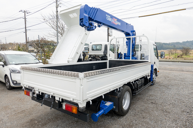 【中古】 どんトラ 日野 デュトロ 小型 平ボディ（クレーン付） TKG-XZU650M (9166)｜中古