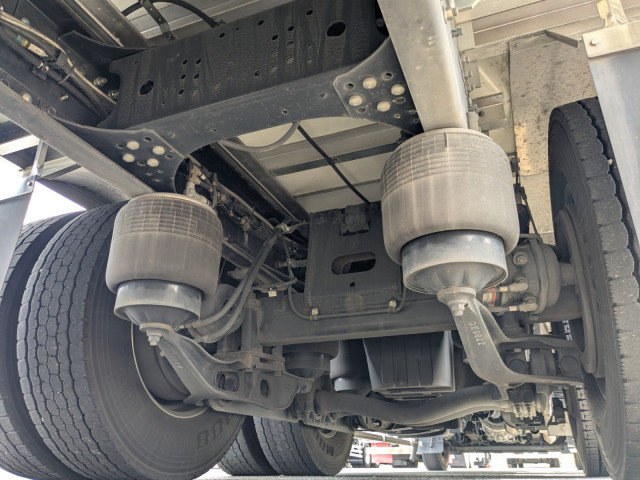 日野 プロフィア 大型 冷蔵冷凍バン 2DG-FR1AHC(106420) 34枚目