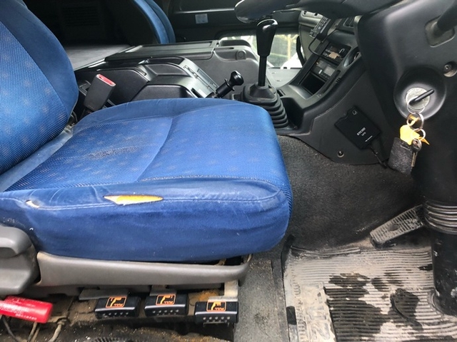 いすゞ ギガ 大型 タンクローリー PDG-CYY77V8(5595) 30枚目