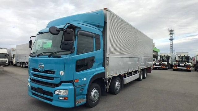 UDトラックス（日産） クオン 大型 ウィング QKG-CG5ZA(37354) 1枚目