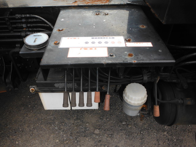 三菱ふそう ファイター 中型 平ボディ（クレーン付） KC-FK618E(1796) 9枚目