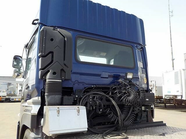 UDトラックス（日産） クオン 大型 トラクタ QPG-GK5XAB(9301) 17枚目