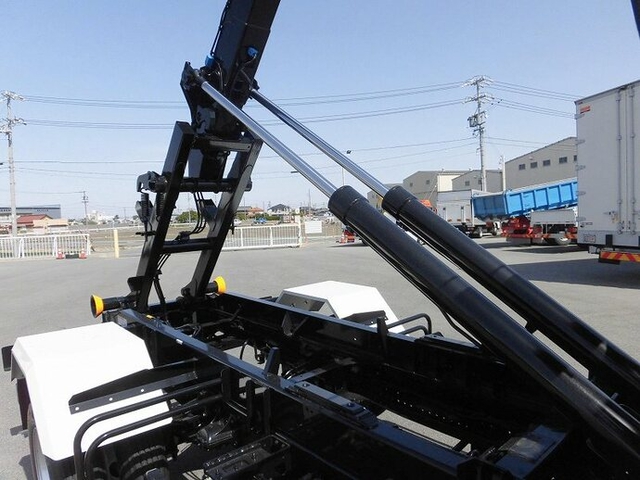 いすゞ フォワード 中型 コンテナ専用車 2PG-FRR90S2(9366) 9枚目