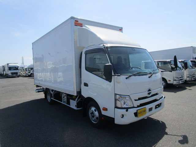 日野 デュトロ 小型 バン 2RG-XZU710M(113696) 2枚目