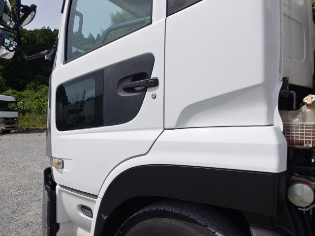 UDトラックス（日産） クオン 大型 冷蔵冷凍バン 2PG-CD5BA(105765) 15枚目