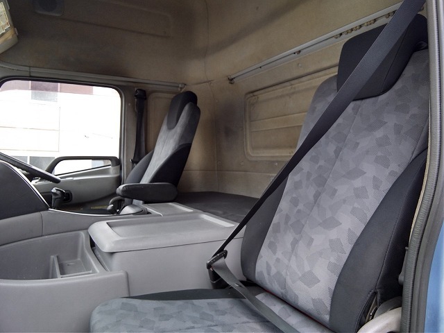 UDトラックス（日産） クオン 大型 ウィング QKG-CD5ZA(8952) 40枚目