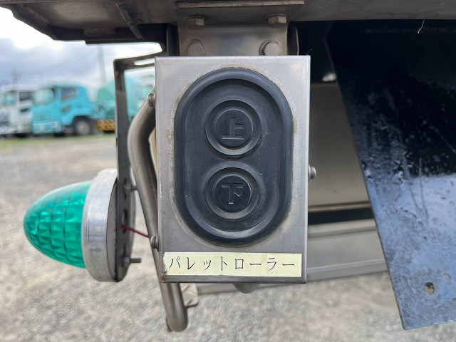 いすゞ ギガ 大型 ウィング QPG-CYJ77B(113434) 17枚目