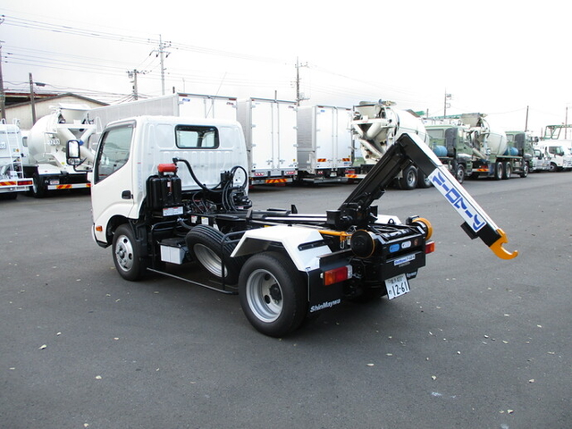 日野 デュトロ 小型 コンテナ専用車 2RG-XZU605M(9573) 6枚目