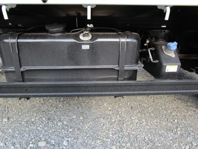 三菱ふそう ファイター 中型 平ボディ（クレーン付） 2KG-FK62F(112028) 12枚目