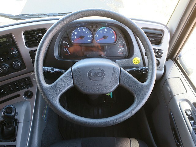 UDトラックス（日産） クオン 大型 冷蔵冷凍バン QPG-CD5ZA(39218) 15枚目